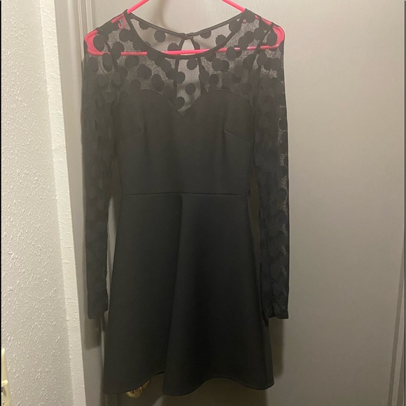 Lulus-Black Dainty Dots dress/long sleeve’s. Size Small! In great condition! - Picture 1 of 4